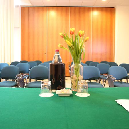 אוצאנו דל'אמיליה Phi Hotel Emilia מראה חיצוני תמונה