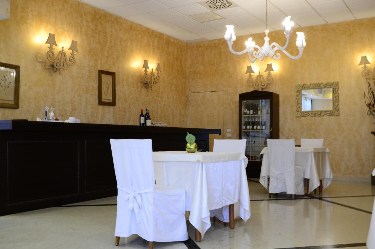 אוצאנו דל'אמיליה Phi Hotel Emilia מראה חיצוני תמונה