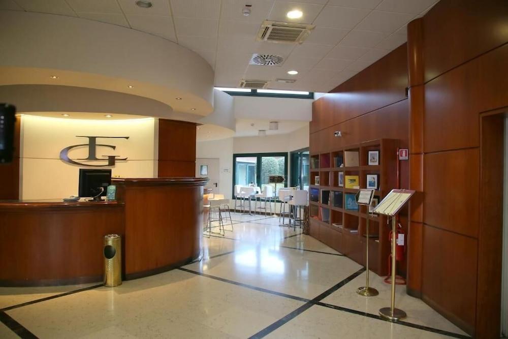 אוצאנו דל'אמיליה Phi Hotel Emilia מראה חיצוני תמונה