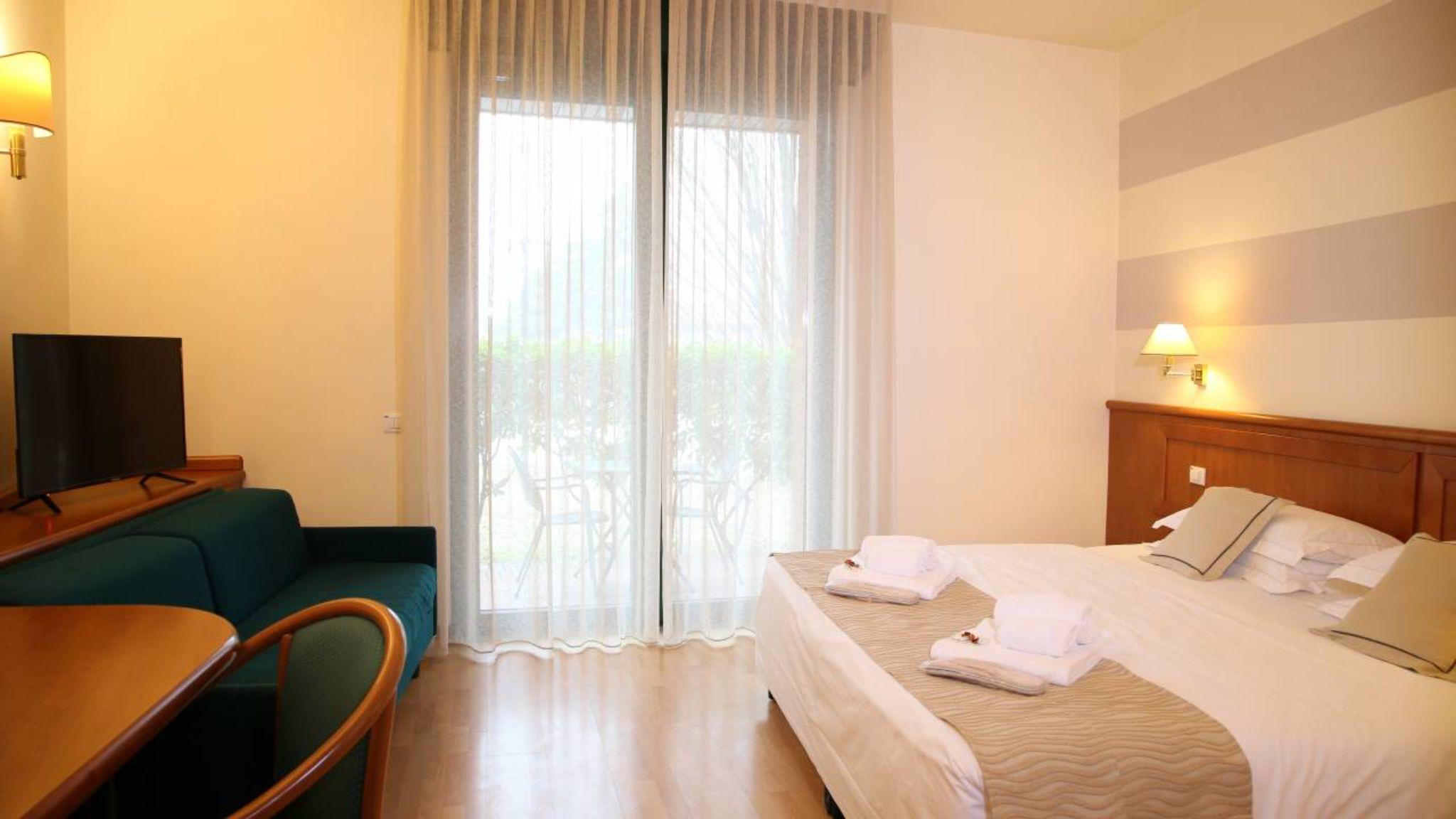 אוצאנו דל'אמיליה Phi Hotel Emilia מראה חיצוני תמונה