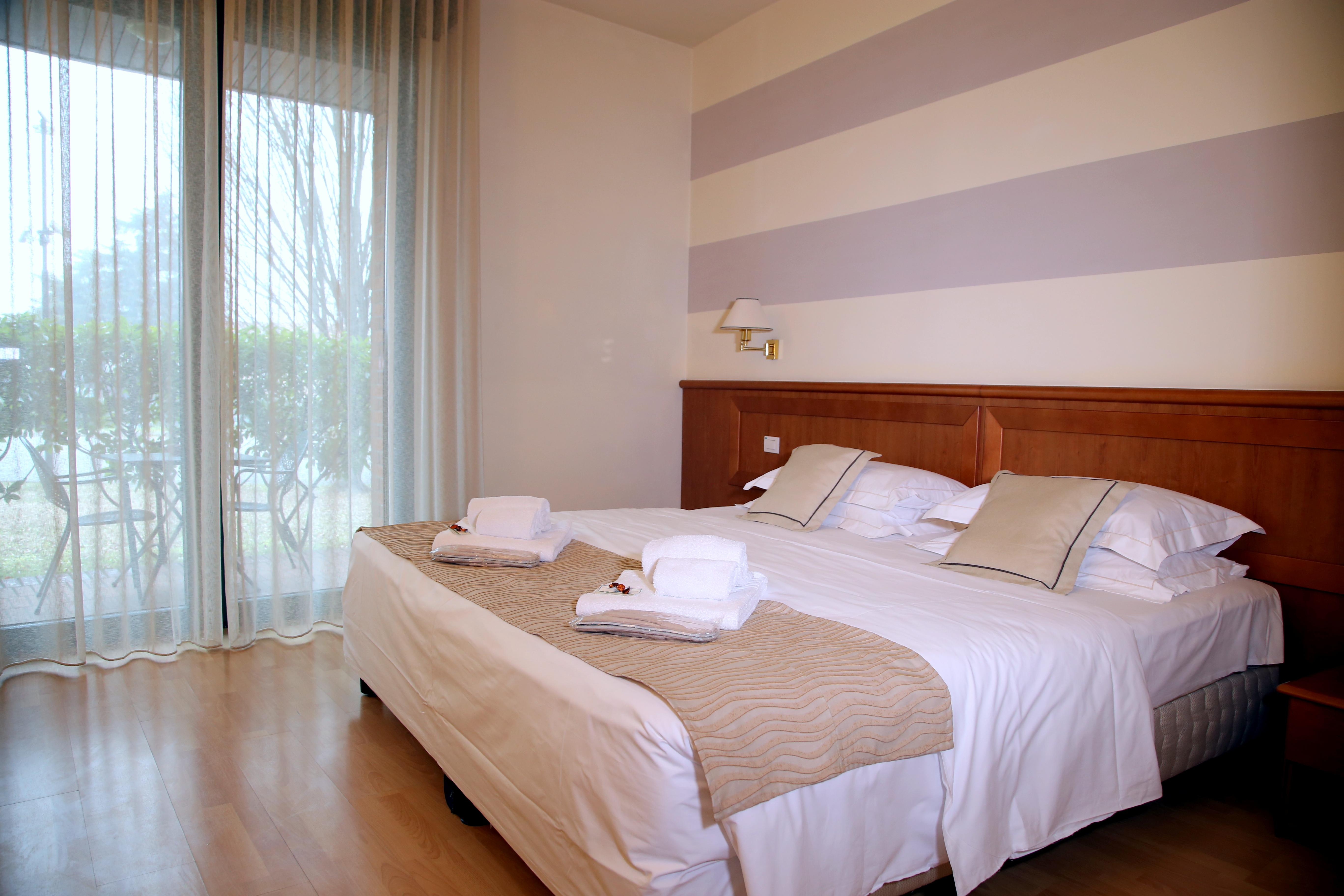 אוצאנו דל'אמיליה Phi Hotel Emilia מראה חיצוני תמונה