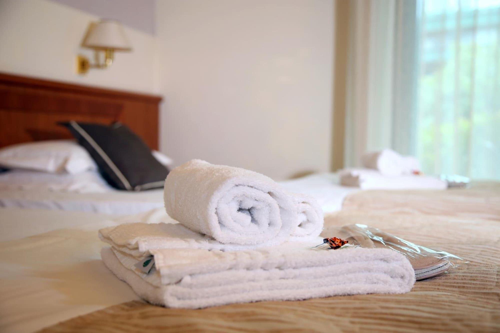 אוצאנו דל'אמיליה Phi Hotel Emilia מראה חיצוני תמונה