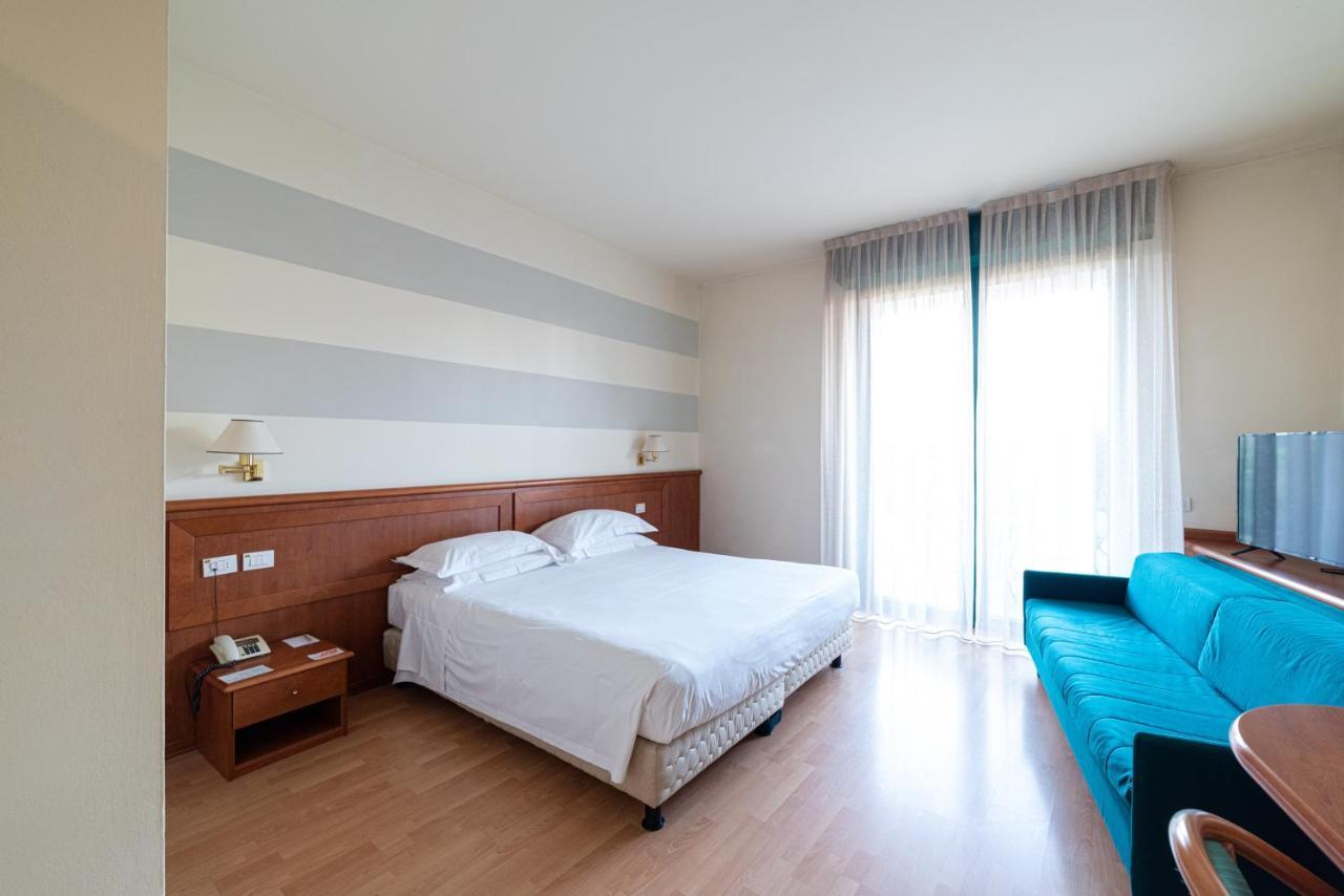אוצאנו דל'אמיליה Phi Hotel Emilia מראה חיצוני תמונה