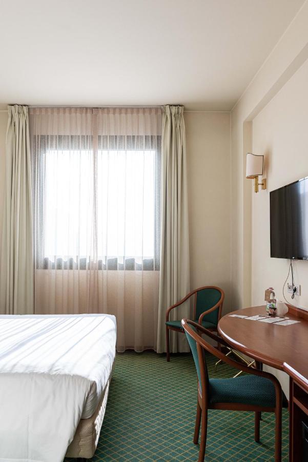 אוצאנו דל'אמיליה Phi Hotel Emilia מראה חיצוני תמונה