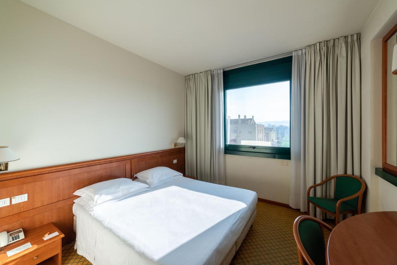 אוצאנו דל'אמיליה Phi Hotel Emilia מראה חיצוני תמונה