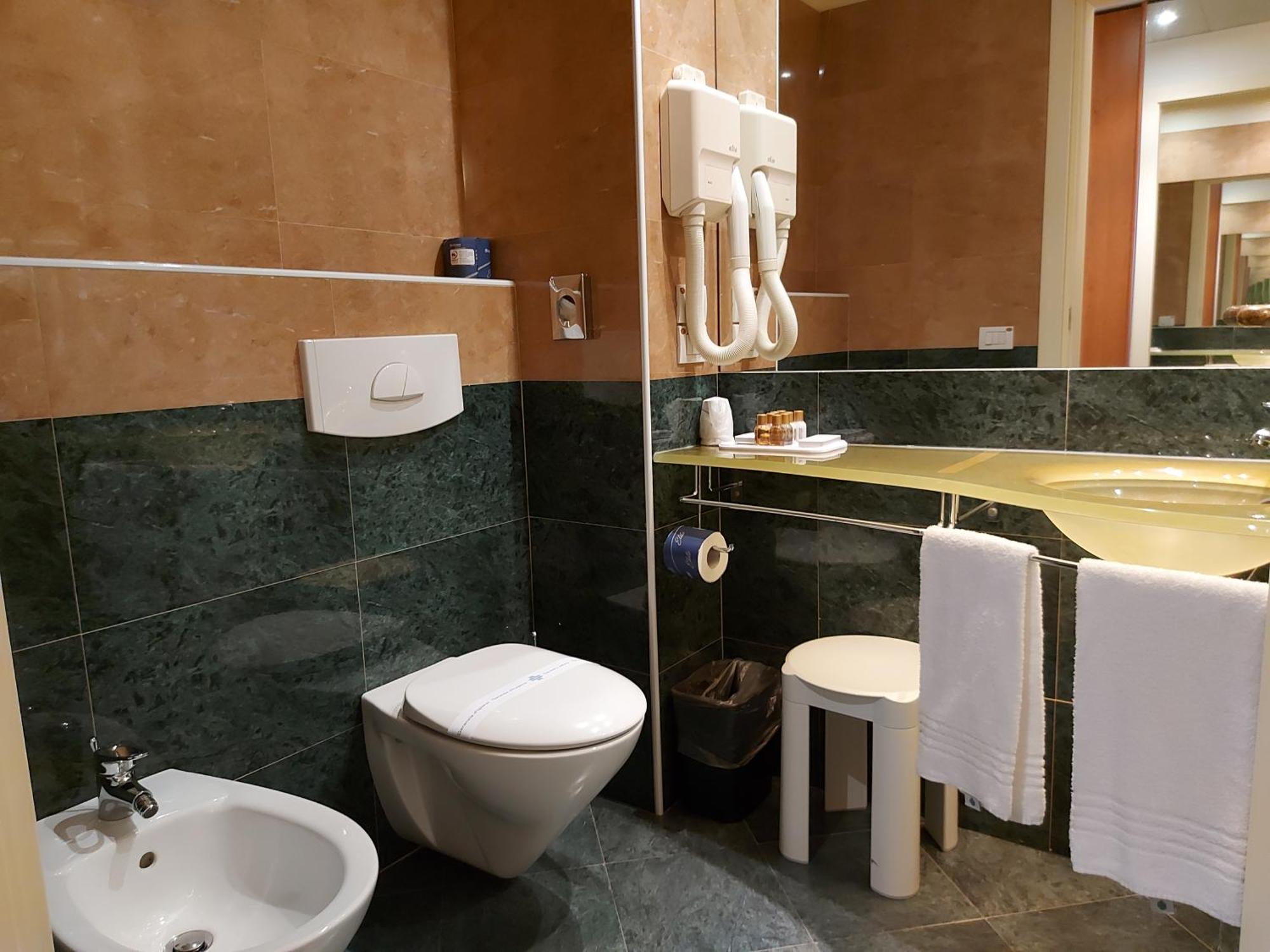 אוצאנו דל'אמיליה Phi Hotel Emilia מראה חיצוני תמונה