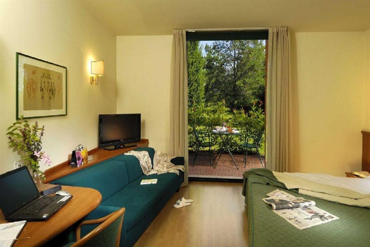 אוצאנו דל'אמיליה Phi Hotel Emilia מראה חיצוני תמונה